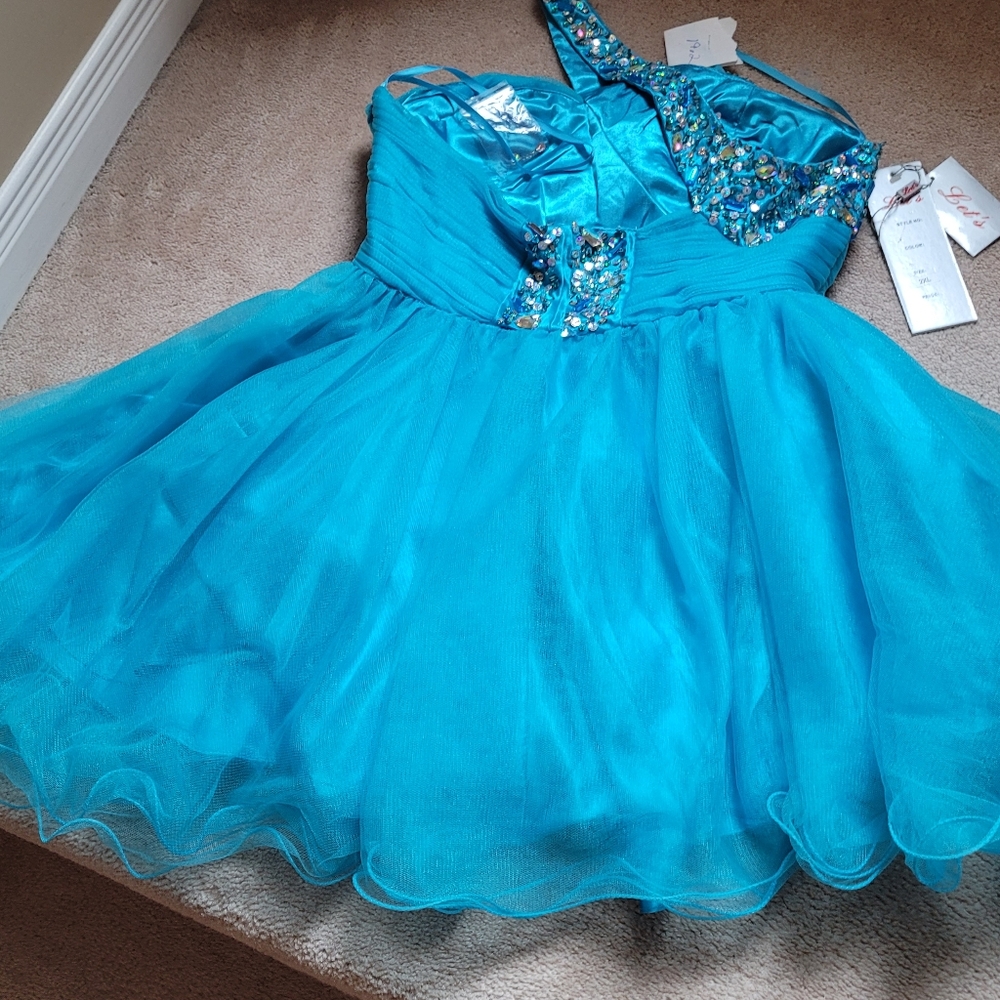PROM/GRAD DRESS ๐ - Picture 4 of 10